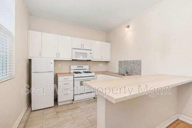 Photo - 208 Sanford St