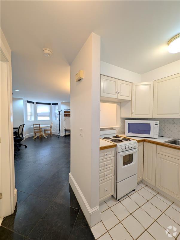 Building Photo - 31 Inman St Unit 1 Rental