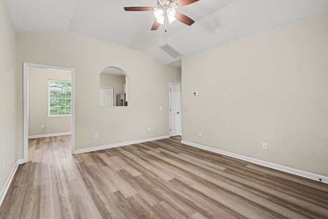 Photo - 635 Johns Ln