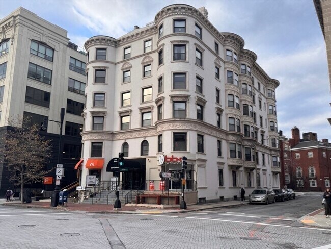 Building Photo - 636 Beacon St Unit 404 Rental