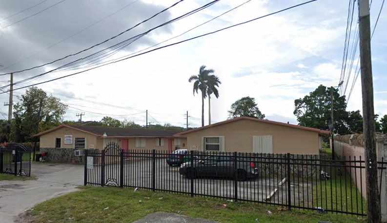 Vista de calle - 2924 NW 132nd Ter Unidad #2924