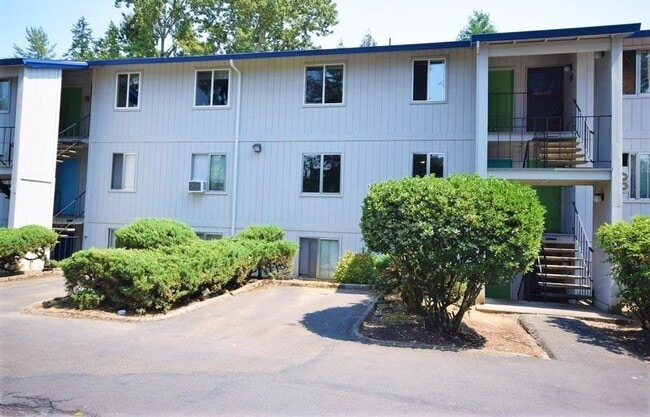 Building Photo - Updated 2 Bed Condo in Prime Location! Unit 11