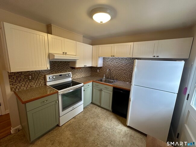 Building Photo - 18 Manchester Ave