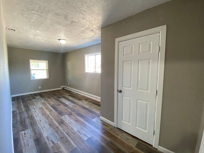 Photo - Charming 5 Bedroom House