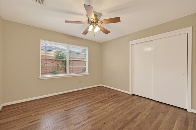 Photo - 5646 Hazen St