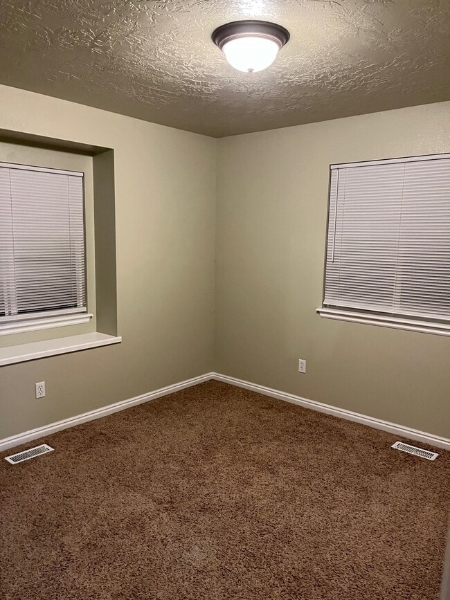 4879 Holmes St Unit 4879