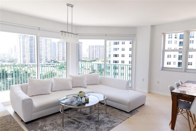Building Photo - 20000 E Country Club Dr Unit 1001