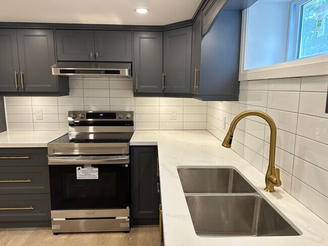 Photo - Fantastic 2-Bedroom Legal Apartment for Rent in Whitby