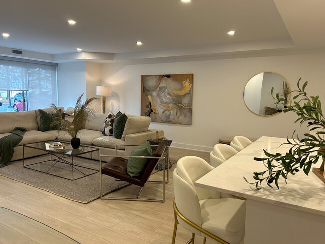 5220 Lakeshore