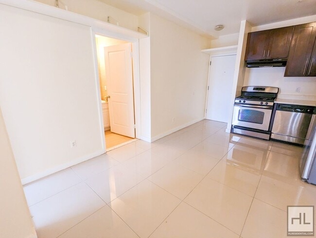 Photo - GATES AVENUE Unit 4F