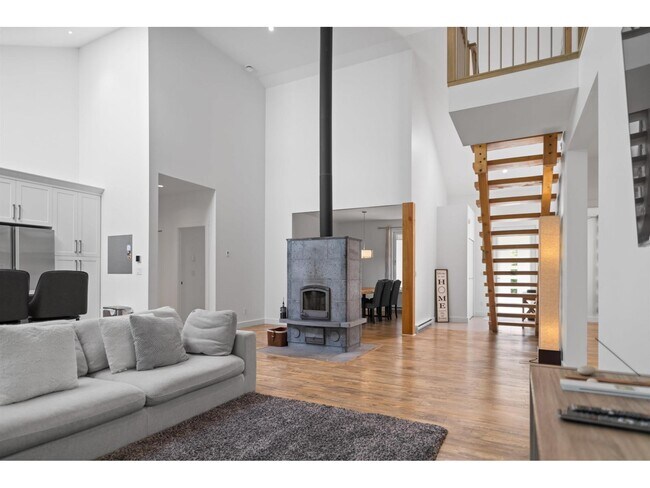 Photo - 33553 Johnson St