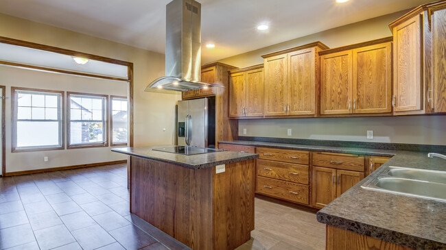 Photo - 956 Parkland Dr