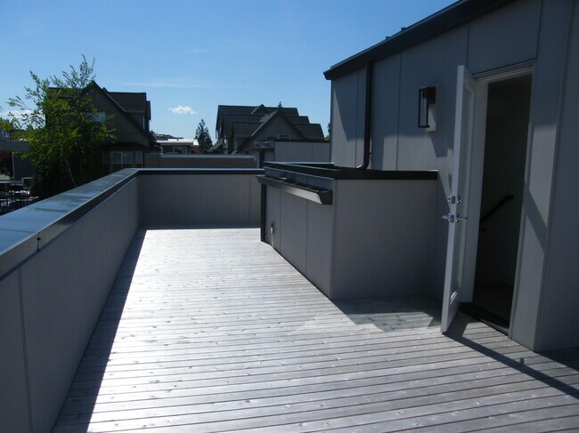 Building Photo - 1005 W Howe St Unit 1BA/1.5BA Rental
