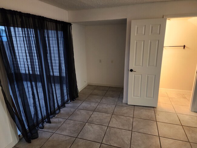 Photo - 3001 S Pines Dr