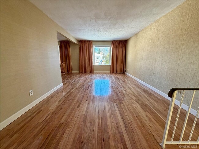 Photo - 24-14 215th St