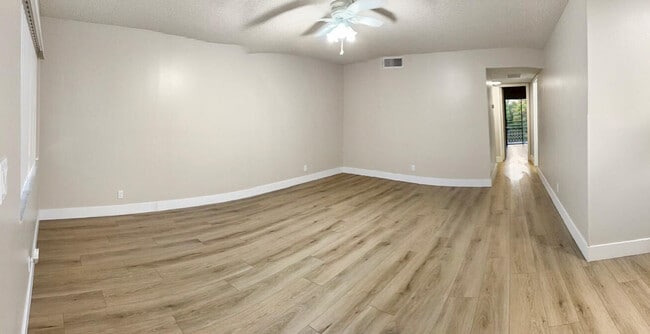 Building Photo - 2000 Springdale Blvd Unit 303 Rental