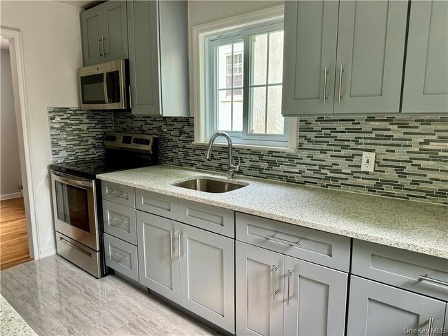 Photo - 415 Warwick Ave