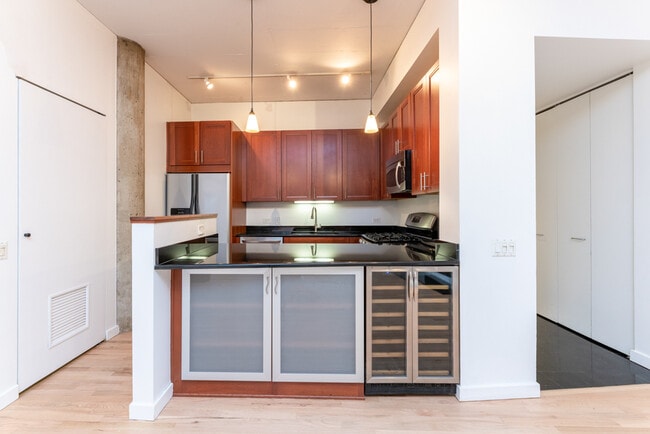 Photo - 939 W Huron St Unidad 401