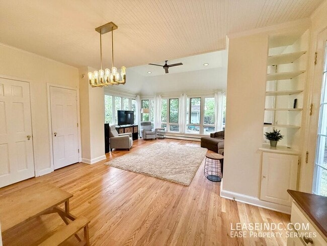 Photo - 4825 Butterworth Pl NW