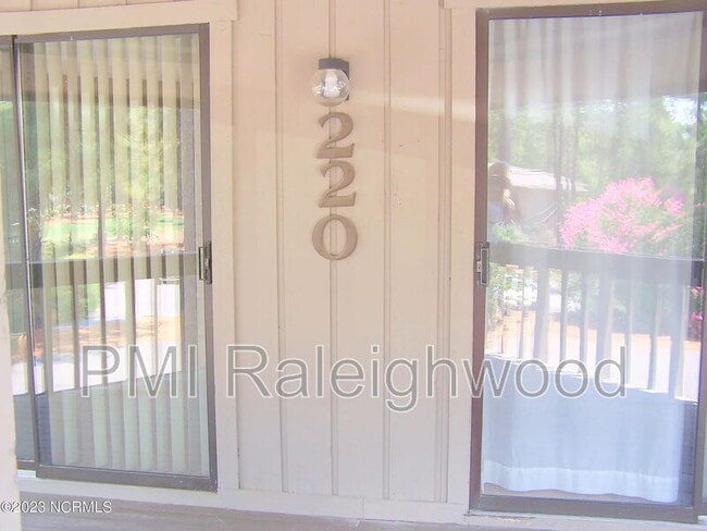 Photo - 220 Foxkroft Dr