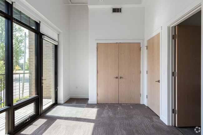 2BR, 2BA - 1124SF