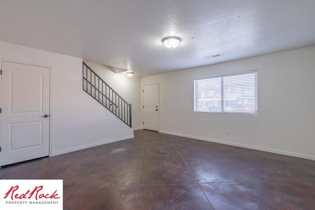 Photo - Charming 3 Bedroom Townhome with INTERNET INCLUDED & Dog-Friendly!