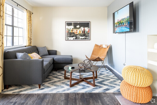 2BR, 2BA - 846 SF - The Timbers Apartments