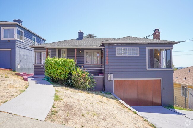 Building Photo - 1944 Oakland Home With Amazing Views!