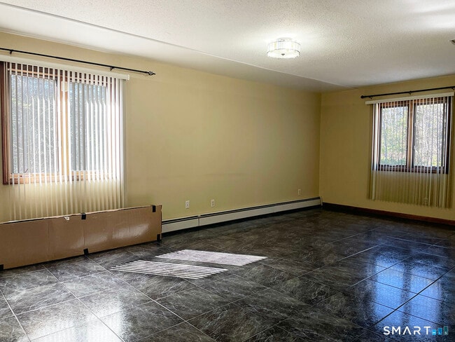 Photo - 121 S Main St