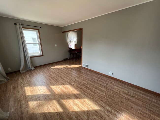 Photo - 316 5th St SW