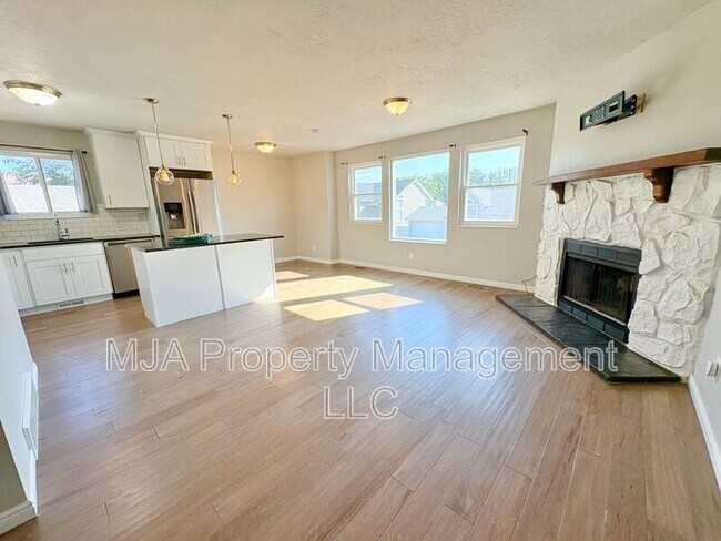 Photo - 5674 Magic Isle Ln