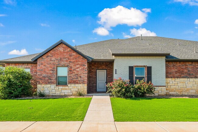 Beautiful Townhome Located South of Town N... - Beautiful Townhome Located South of Town N...