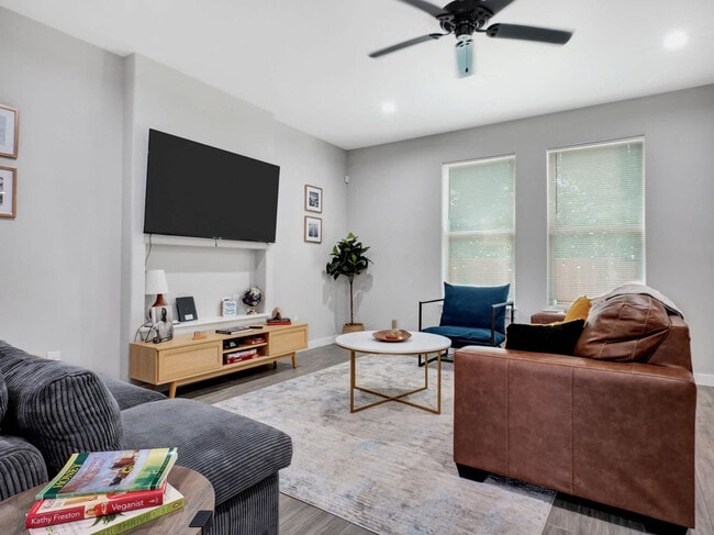 Photo - 721 Perry Ave Unidad ID1324866P