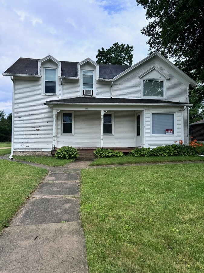 Photo - 180 Martin St