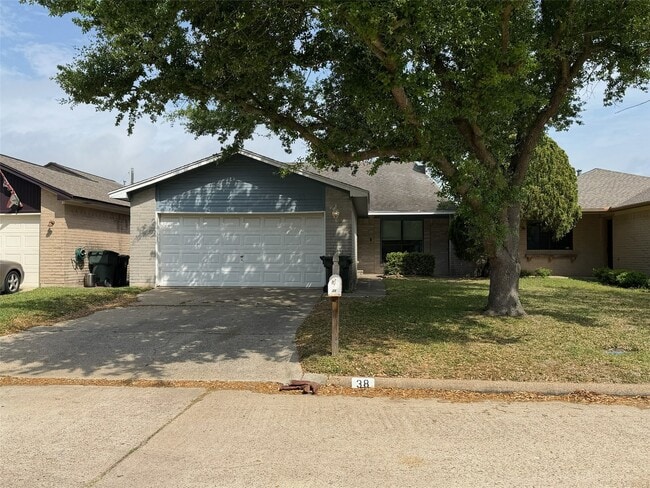 Building Photo - 38 Campeche Cir