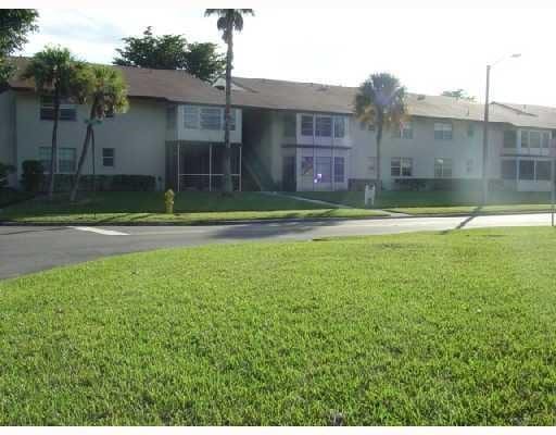 Building Photo - 365 W Laurel Dr Unit N-2