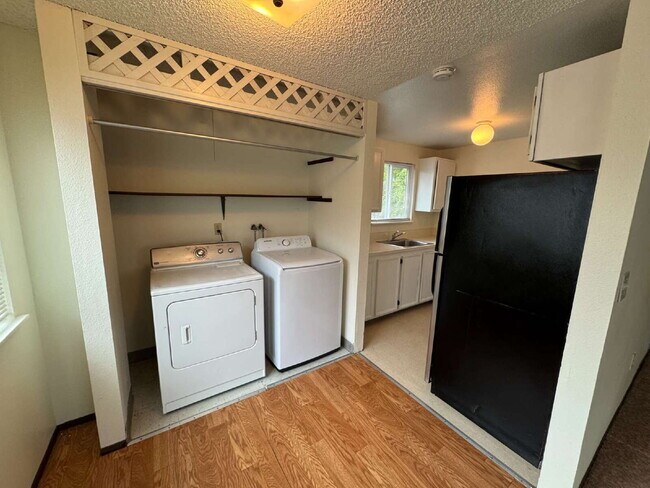 Photo - 2-bedroom / 1-bath, Near Transportation
