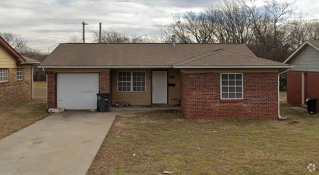 Building Photo - Cozy 3 Bedroom Home