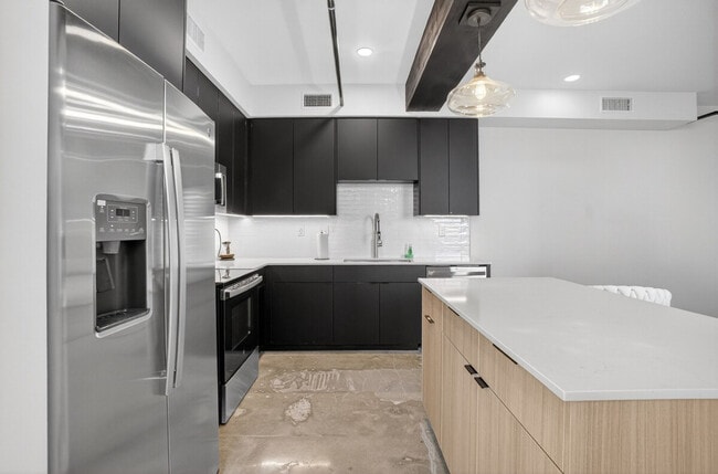 Photo - 116 W 3rd St Unidad ID1322460P