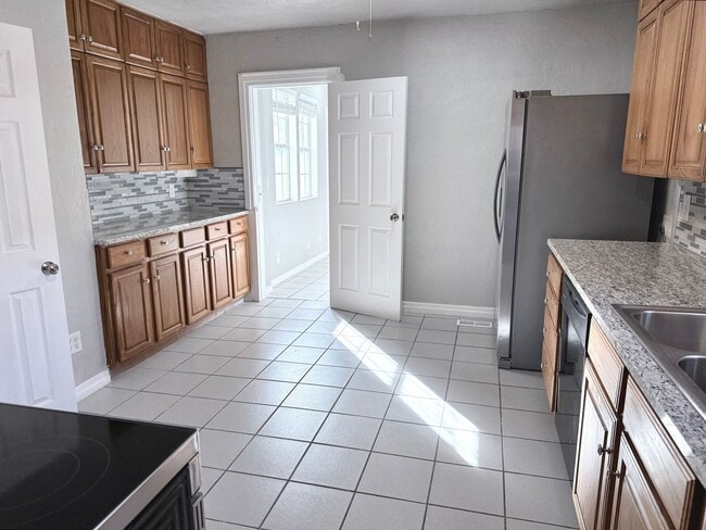 Photo - Large 4BD 2BA Home w/ Bonus Room close to Oklahoma City University!!