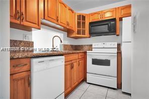 Photo - 2935 NE 163rd St Unidad 4B