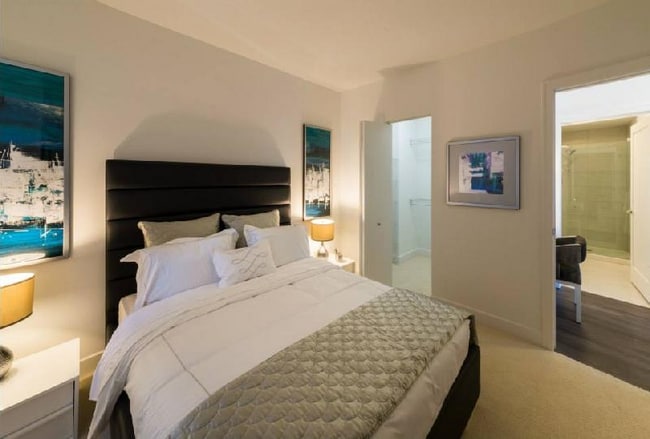 Photo - 53 E Lake St