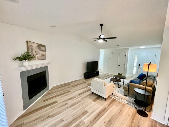 Photo - 3210 Oak Lawn Dr House