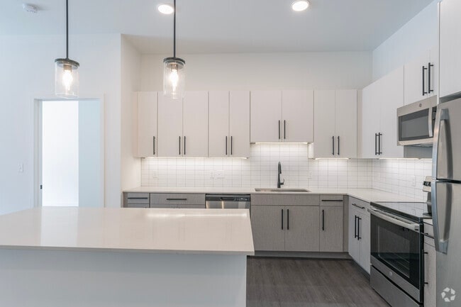 2BR, 2BA - 1184SF