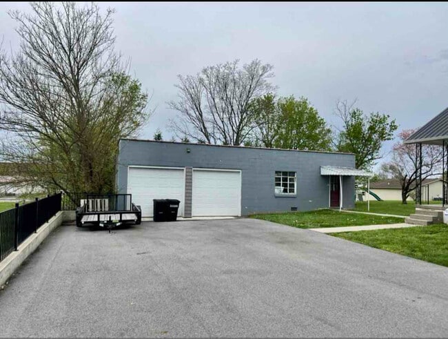 Photo - 205 Main St