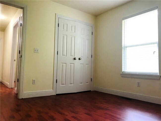 Photo - 1652 W Cedar St