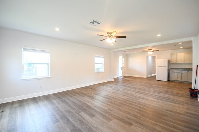 Photo - 415 W 29th Ave