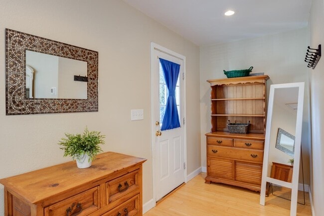 Building Photo - 3789 Overlook Dr Rental