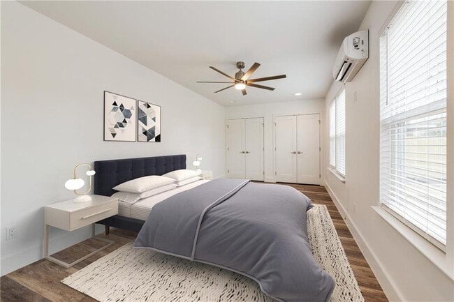 Photo - 1021 E 45th St