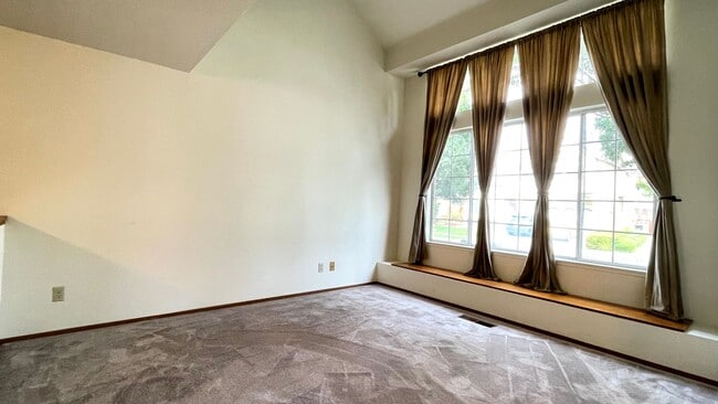 Photo - 4BD/2.5BA - Clean, Spacious 2-story Near Lake Almaden